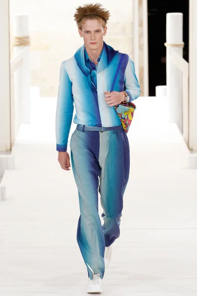 Look 28
